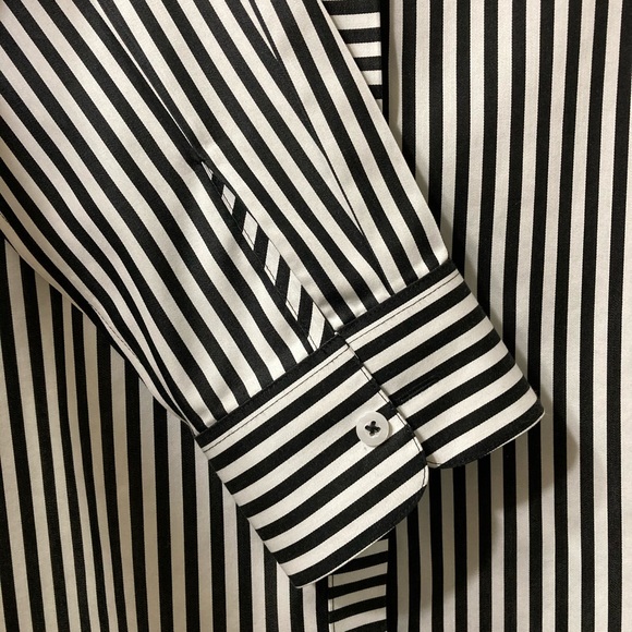 🔲CHICO’s🔲Black/White Striped No-Iron Shirt - Picture 7 of 13